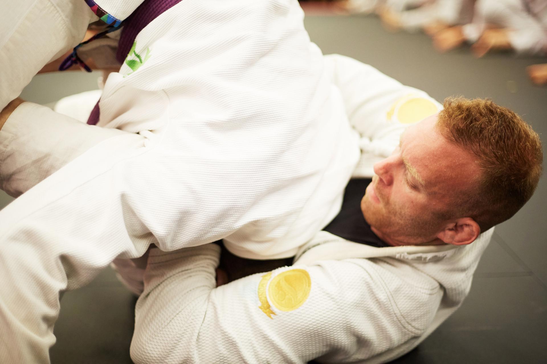 a bjj black belt going for a choke